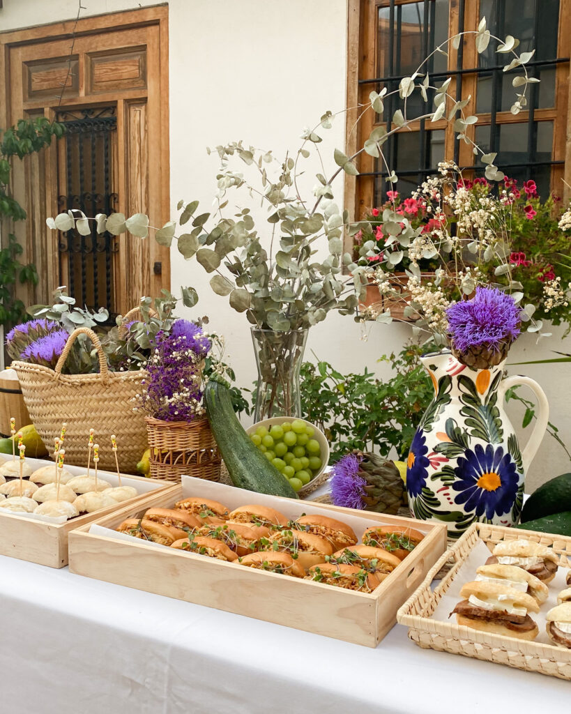 decorar un evento con plantas y flores