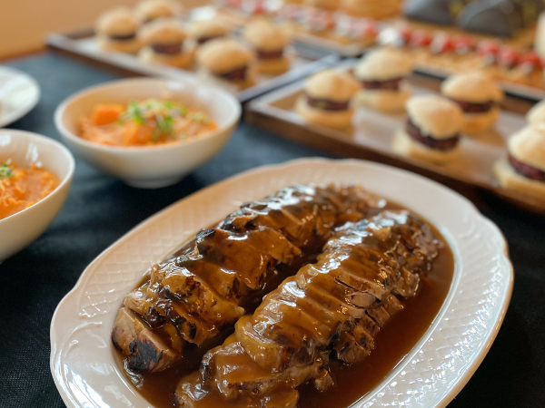 Cómo sorprender a tus invitados con un catering gourmet